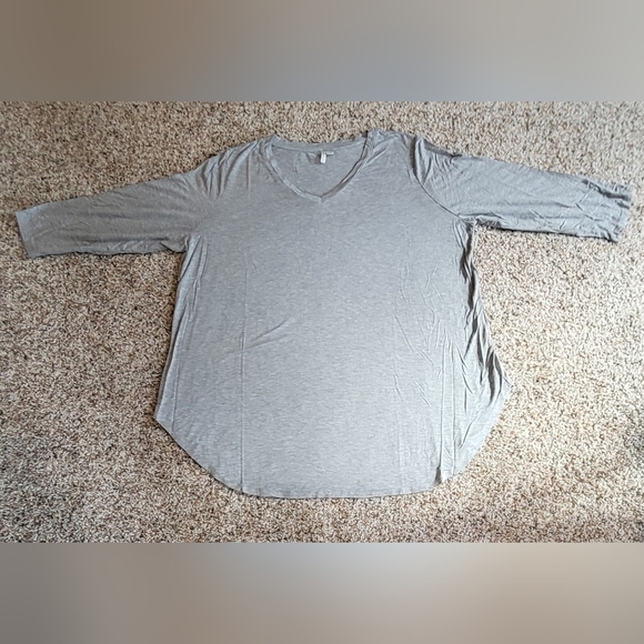 CATO Plus Size Gray Bracelet Sleeve V-Neck Tunic Top - Size 18/20W - Picture 2 of 9